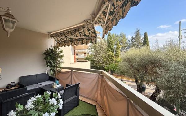 Appartement à vendre    1 pièce • 24 m2 Le Cannet