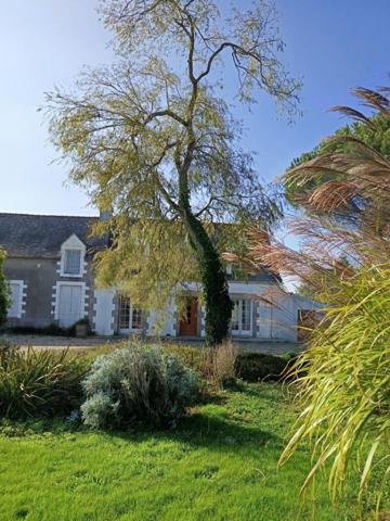 Au calme, dans une impasse, en campagne, 4,7 hectares de terrain,