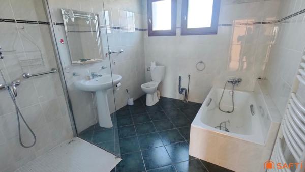 Maison de plein pied au calme avec grand sous sol