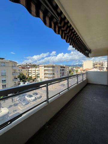 GRAND QUATRE PIÈCES RÉNOVÉ /// AVENUE ZIEM