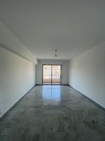 GRAND QUATRE PIÈCES RÉNOVÉ /// AVENUE ZIEM