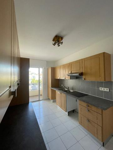 GRAND QUATRE PIÈCES RÉNOVÉ /// AVENUE ZIEM