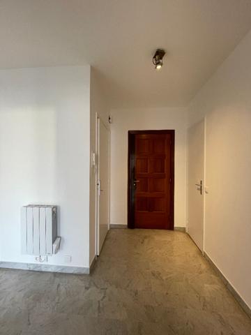 GRAND QUATRE PIÈCES RÉNOVÉ /// AVENUE ZIEM