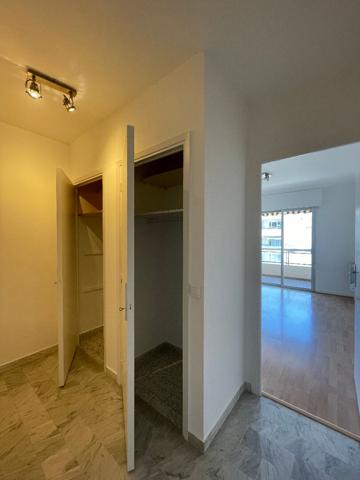 GRAND QUATRE PIÈCES RÉNOVÉ /// AVENUE ZIEM