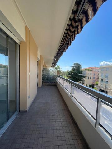 GRAND QUATRE PIÈCES RÉNOVÉ /// AVENUE ZIEM