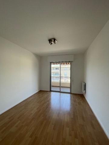 GRAND QUATRE PIÈCES RÉNOVÉ /// AVENUE ZIEM