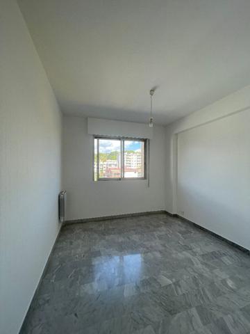 GRAND QUATRE PIÈCES RÉNOVÉ /// AVENUE ZIEM