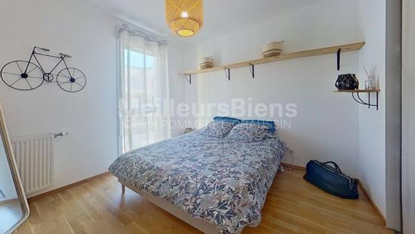 Appartement de 52m² avec un garage fermé.