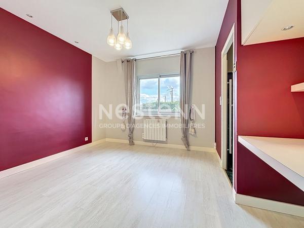 Superbe longère à vendre entièrement rénovée aux portes du Périgord Noir - 4 suites - 1 bureau - Piscine - Tennis - Basket - Parc d'environ 7 000 m²