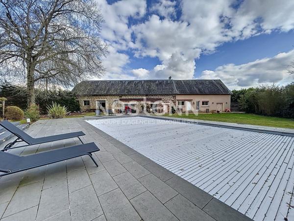 Superbe longère à vendre entièrement rénovée aux portes du Périgord Noir - 4 suites - 1 bureau - Piscine - Tennis - Basket - Parc d'environ 7 000 m²