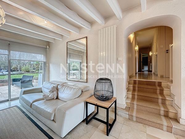 Superbe longère à vendre entièrement rénovée aux portes du Périgord Noir - 4 suites - 1 bureau - Piscine - Tennis - Basket - Parc d'environ 7 000 m²