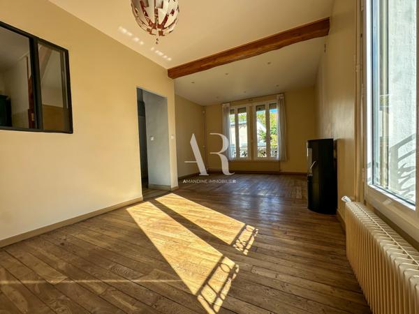 Saint-Maur-des-Fossés (94100) Maison familiale avec sous-sol total, garage et jardin