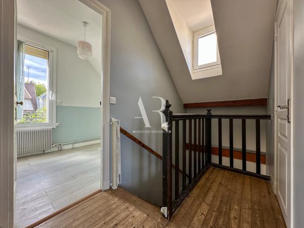 Saint-Maur-des-Fossés (94100) Maison familiale avec sous-sol total, garage et jardin