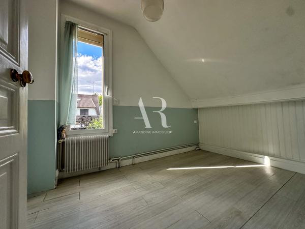 Saint-Maur-des-Fossés (94100) Maison familiale avec sous-sol total, garage et jardin