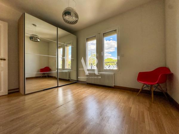 Saint-Maur-des-Fossés (94100) Maison familiale avec sous-sol total, garage et jardin