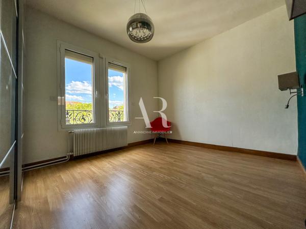 Saint-Maur-des-Fossés (94100) Maison familiale avec sous-sol total, garage et jardin