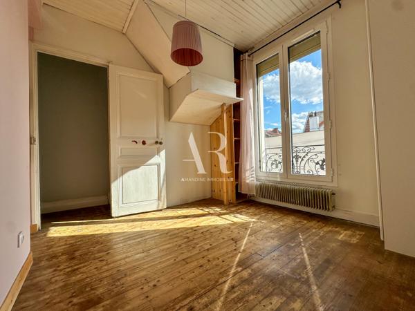 Saint-Maur-des-Fossés (94100) Maison familiale avec sous-sol total, garage et jardin