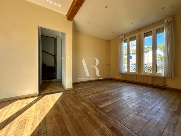 Saint-Maur-des-Fossés (94100) Maison familiale avec sous-sol total, garage et jardin