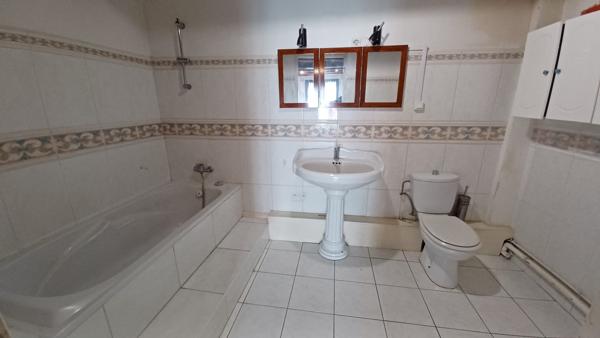 À vendre - Maison mitoyenne 2 côtés, 3 pièces située à Saint-Georges-sur-Cher (41400)