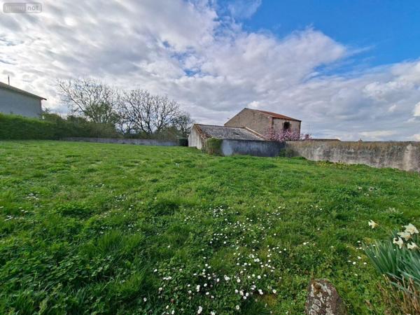 Maison à vendre à Argentonnay dans les Deux-Sèvres (79150), ref : AGM 79**