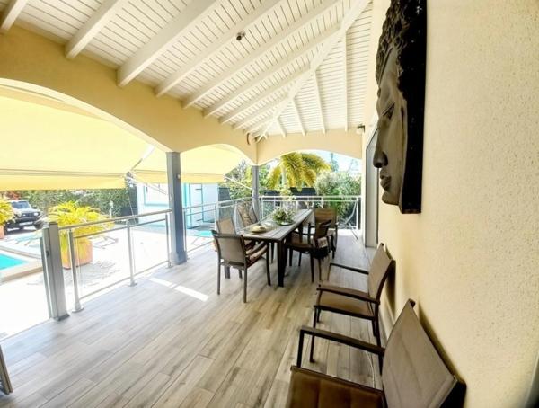 Propriété à vendre 3 logements de plain-pied, 9 pièces SAINTE ANNE GISSAC (971)