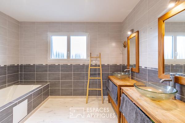 Villa moderniste avec piscine au coeur du Quartier du Fau