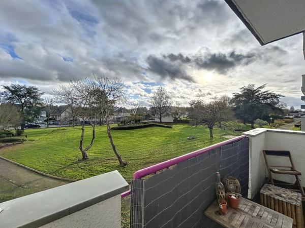 Sur la commune de Saint Jacques de la Landes ,à l’intérieur du périphérique Rennais. À proximité immédiate du métro, ligne de bus, écoles et espaces verts.