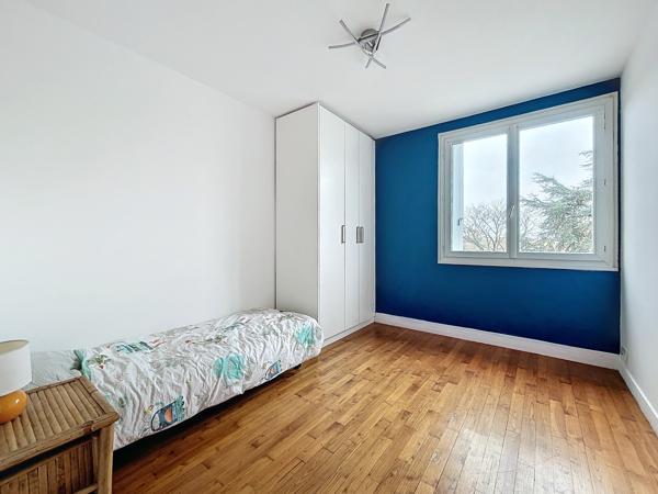 Sur la commune de Saint Jacques de la Landes ,à l’intérieur du périphérique Rennais. À proximité immédiate du métro, ligne de bus, écoles et espaces verts.