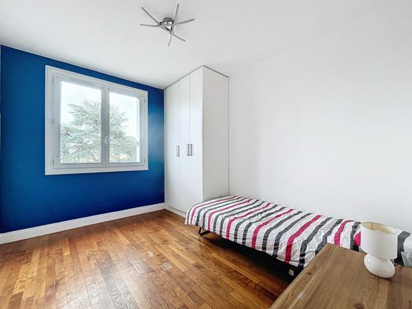 Sur la commune de Saint Jacques de la Landes ,à l’intérieur du périphérique Rennais. À proximité immédiate du métro, ligne de bus, écoles et espaces verts.