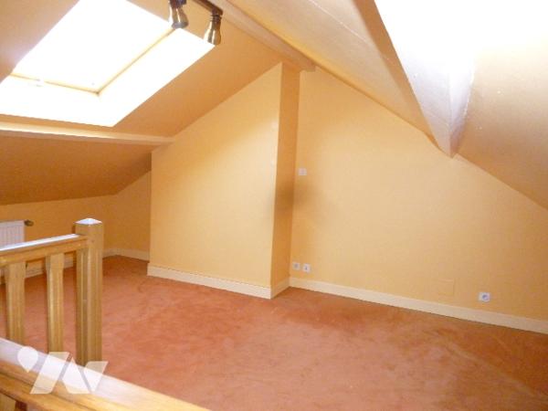 A Cosne-Cours-sur-Loire, à moins d'un kilomètre du centre-ville, dans un quartier calme,