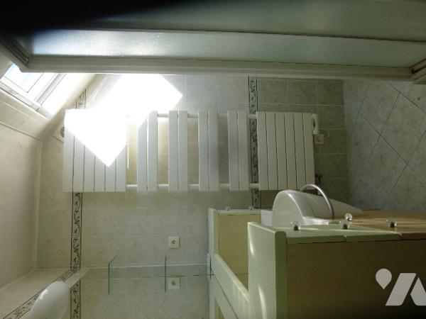 A Cosne-Cours-sur-Loire, à moins d'un kilomètre du centre-ville, dans un quartier calme,