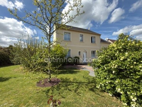 A 55 KM de PARIS. CORBREUSE 91410. Belle maison familiale de 163,04 M² loi carrez ( 189 M² habitable) avec 5/7 Chambres, garage et un beau jardin au calme..