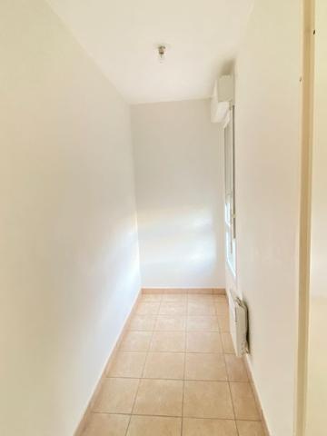 SAINTES RIVE DROITE APPARTEMENT AVEC PARKING ET BALCON