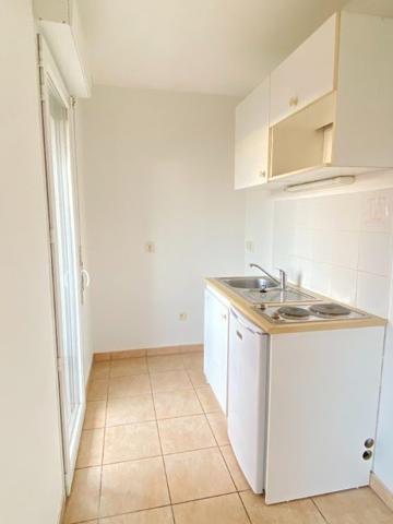 SAINTES RIVE DROITE APPARTEMENT AVEC PARKING ET BALCON