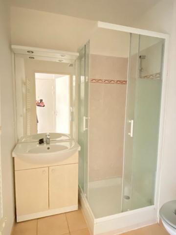 SAINTES RIVE DROITE APPARTEMENT AVEC PARKING ET BALCON