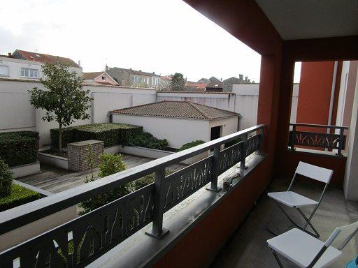 SAINTES RIVE DROITE APPARTEMENT AVEC PARKING ET BALCON