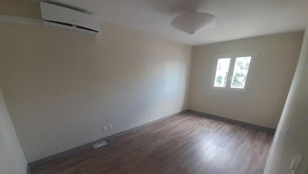 5 LES OMBRELLES – A VENDRE