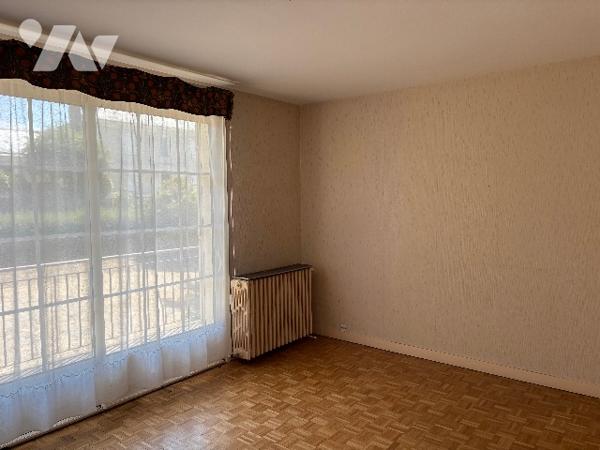 Grande maison au Mesnil-en-Vallée