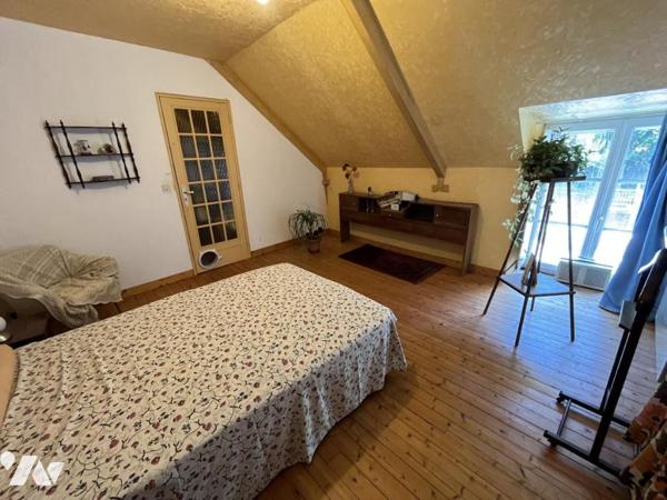 MONCONTOUR - Immeuble de rapport comprenant commerce et appartement