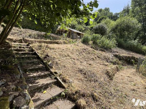 MONCONTOUR - Immeuble de rapport comprenant commerce et appartement