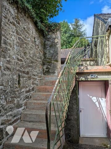 MONCONTOUR - Immeuble de rapport comprenant commerce et appartement
