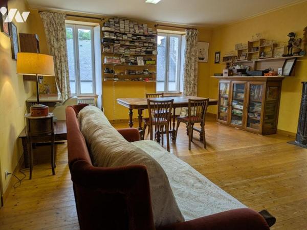 MONCONTOUR - Immeuble de rapport comprenant commerce et appartement