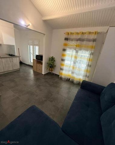 Maison à Baie-Mahault, 97122 - 5 pièces 135m²