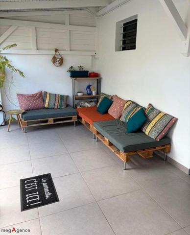 Maison à Baie-Mahault, 97122 - 5 pièces 135m²