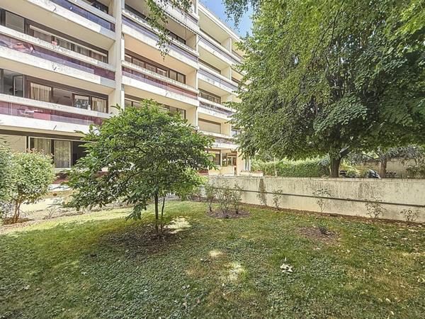 Appartement Villejuif 1 pièce(s)  TERRASSE 30,66m²
