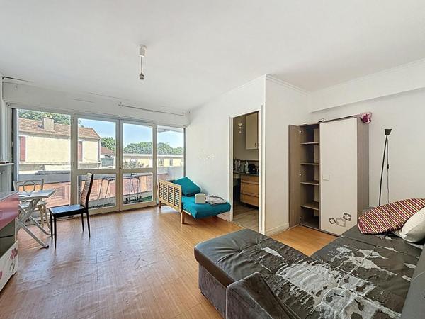 Appartement Villejuif 1 pièce(s)  TERRASSE 30,66m²