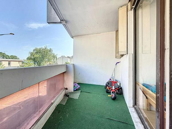 Appartement Villejuif 1 pièce(s)  TERRASSE 30,66m²