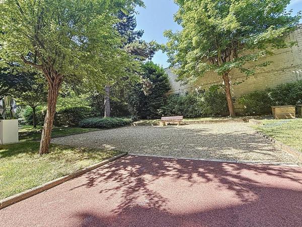 Appartement Villejuif 1 pièce(s)  TERRASSE 30,66m²