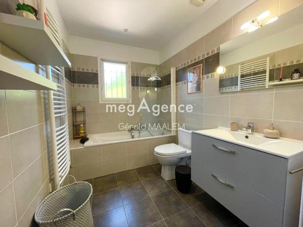 Maison à ROQUEBRUNE-SUR-ARGENS, 83520 - 6 pièces 140m²
