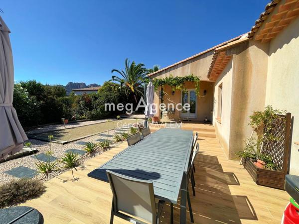 Maison à ROQUEBRUNE-SUR-ARGENS, 83520 - 6 pièces 140m²